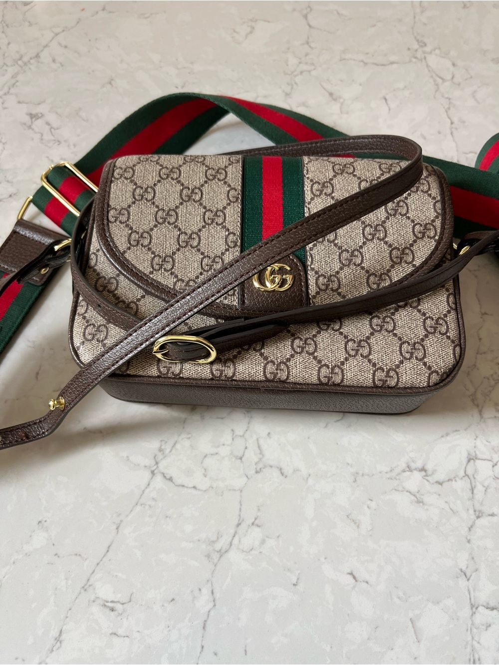 Gucci Dark Brown Leather Logo Tab with Cream Interior and Gold Zipper - Picture 9 of 9